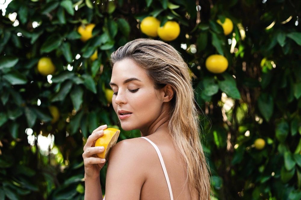 beautiful-woman-with-smooth-skin-with-a-lemon-fruit-in-her-hands-min.jpg