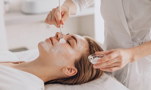Как сохранить лицо без инъекций: комплексные anti-age подходы